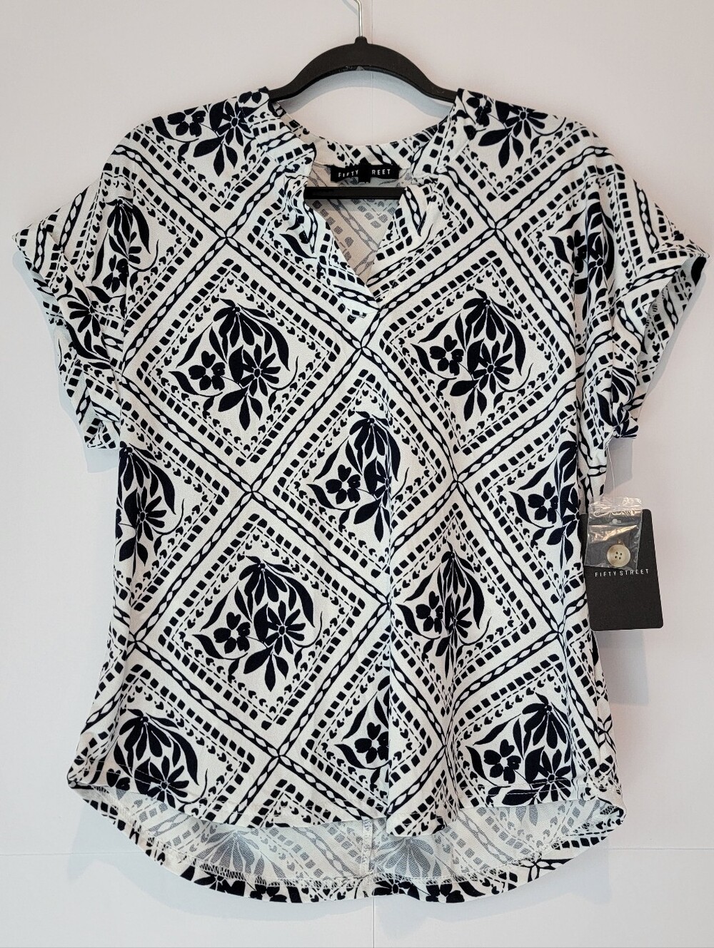 Fifty Street NWT Large Black White Floral Geometric Button Back Blouse